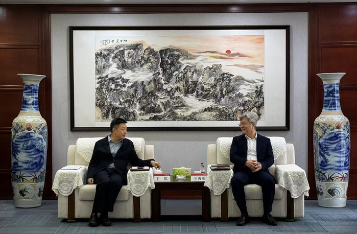 王琪与华电集团河南分公司党委书记、执行董事王勇彬谈判